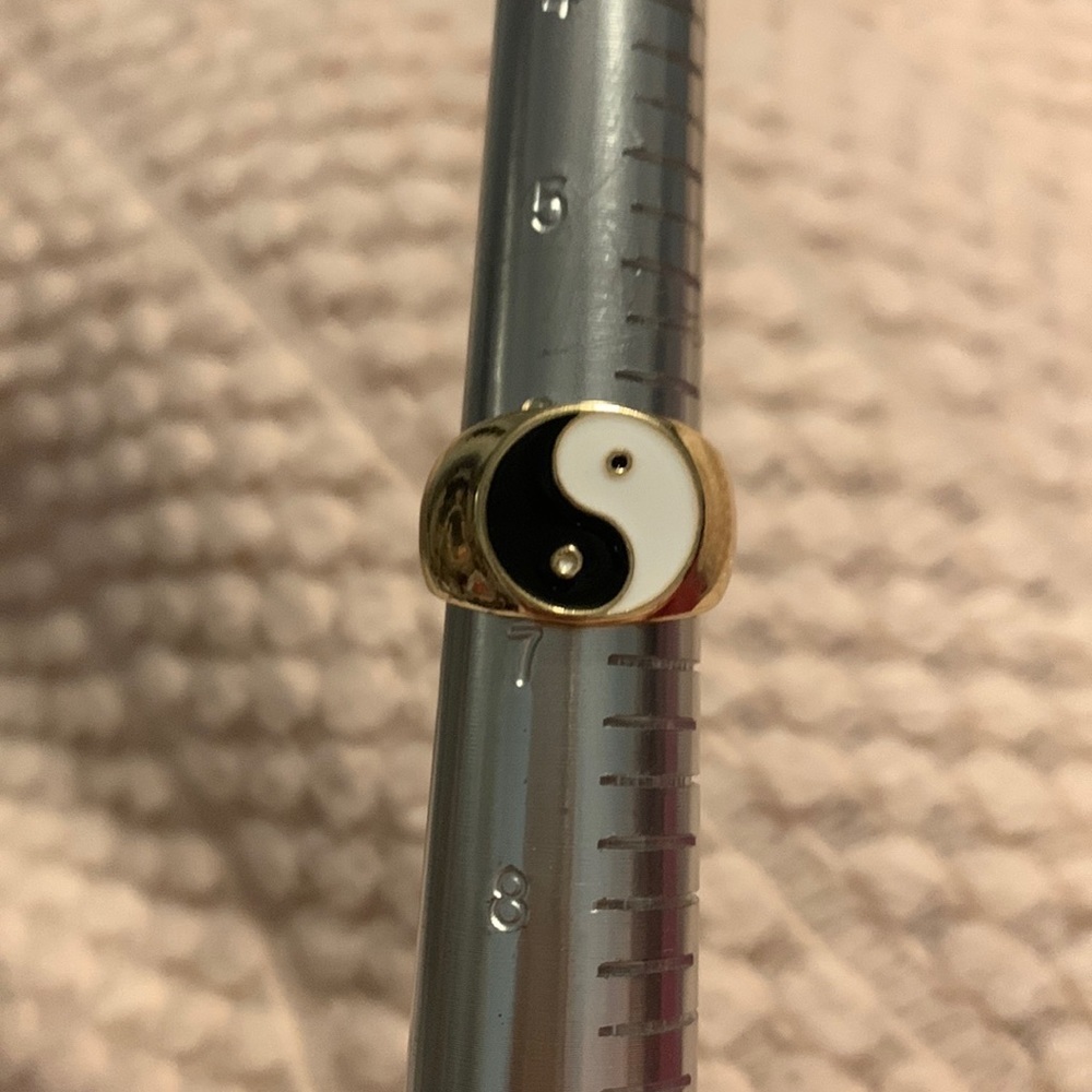 Black & white enamel yin & yang ring ☯️ gold tone hardware!